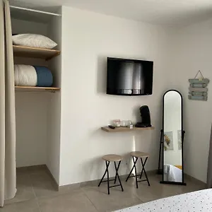 Couette-café Avec Salle De Bain Privee Dans Avec Garage